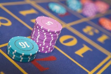 Boom City paytable showing symbol values and winning combinations